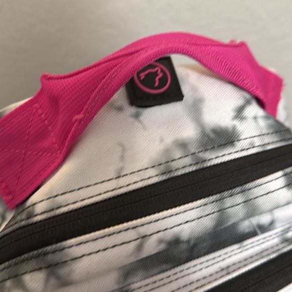 Wolfpak 9L backpack - Picture 3 of 4